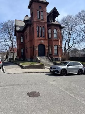 8 Claremont St #3B, Worcester, MA 01610