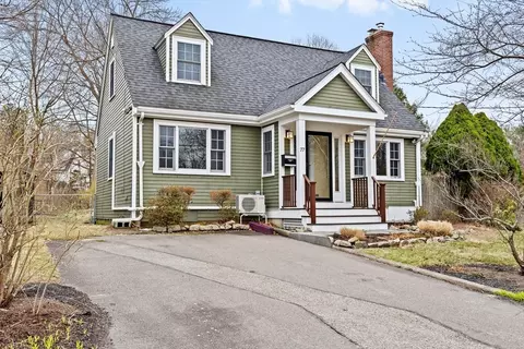 77 Cushing Rd, Cohasset, MA 02025