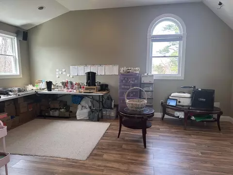 18 Walton St, Wakefield, MA 01880