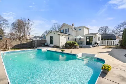127 Oak St, Dedham, MA 02026