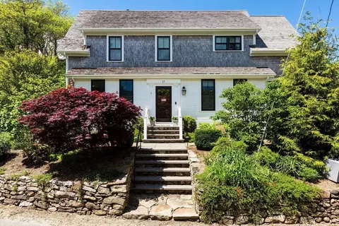 17 Point St, Provincetown, MA 02657