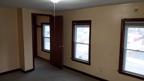 68 Ashley St, Springfield, MA 01105 photo 2