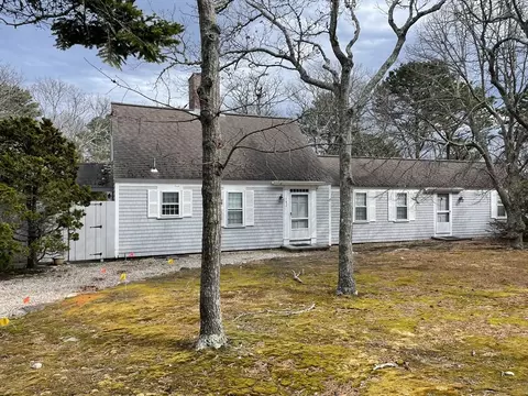 182 Greensward Rd, Mashpee, MA 02649
