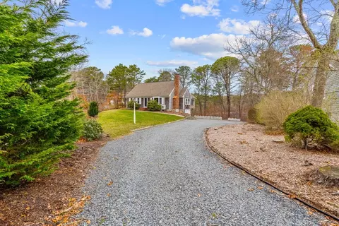 40 Braddock Cir, Dennis, MA 02641