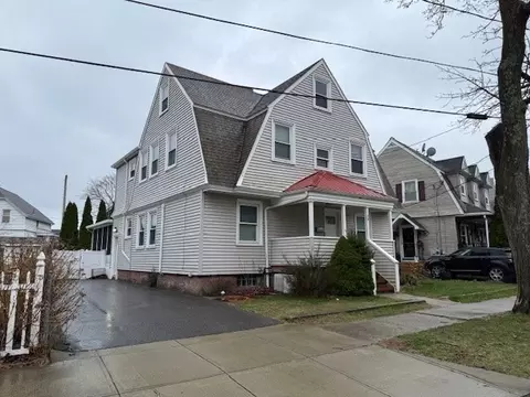 24 Circuit St, New Bedford, MA 02740