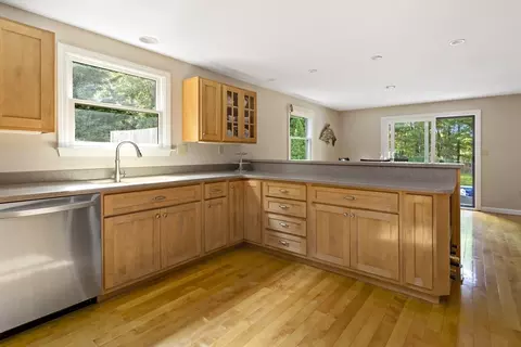 21 Eldridge St, Bourne, MA 02532 photo 9