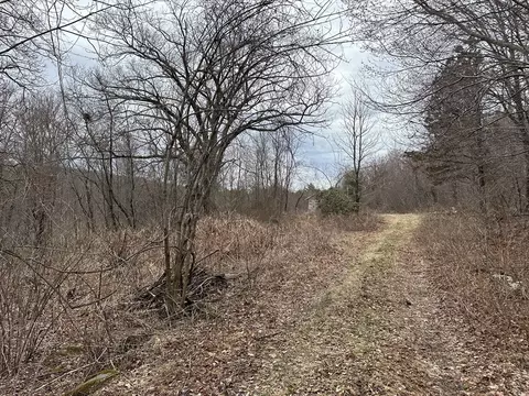81 Town Farm Rd, Brookfield, MA 01506