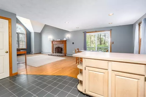 Living - 19 Mutiny Way, Mashpee, MA 02649 photo 3 of 6