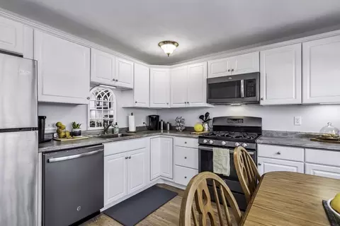 60 Edgelawn Ave #3, North Andover, MA 01845