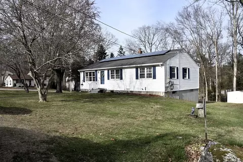1 W Hollow Ln, Webster, MA 01570