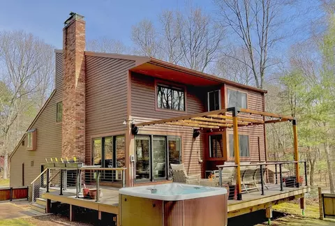 8 Fredrickson Rd, Norfolk, MA 02056