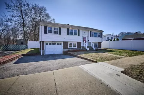 46 Lynn St, Peabody, MA 01960