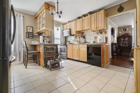 107 Danforth, Fall River, MA 02720 photo 10