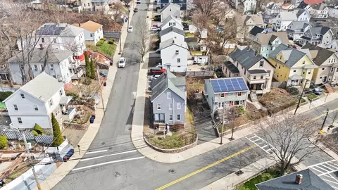 47 Woodlawn St, Everett, MA 02149 photo 2