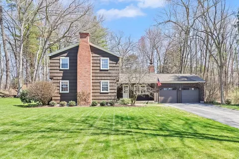 2 Woodside Dr, Wilbraham, MA 01095
