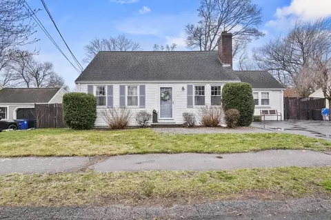 36 Lawnview Dr, Braintree, MA 02184