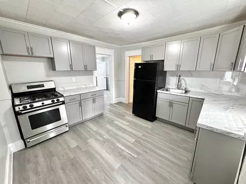 580 Plainfield St, Springfield, MA 01107 photo 3