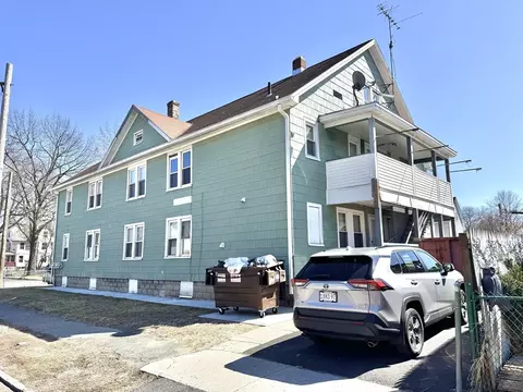 580 Plainfield St, Springfield, MA 01107 photo 2
