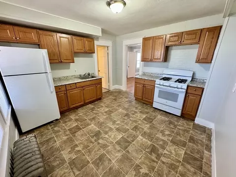 580 Plainfield St, Springfield, MA 01107 photo 10