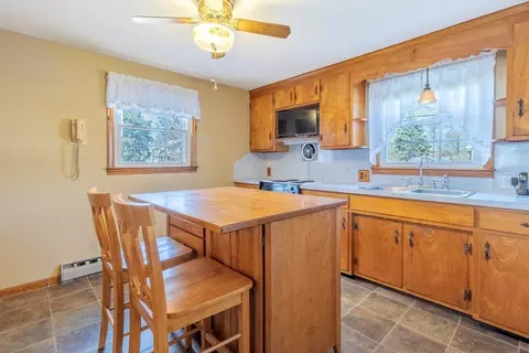 39 Polaski Ave, Chicopee, MA 01013 photo 3