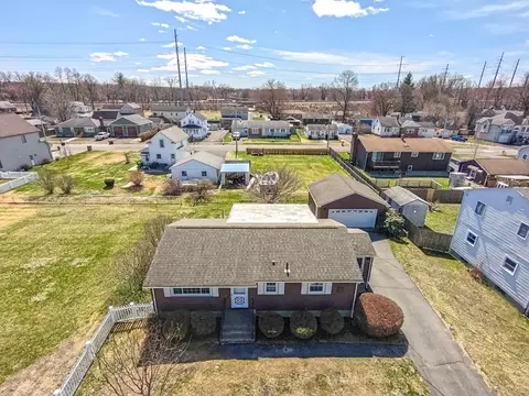 39 Polaski Ave, Chicopee, MA 01013