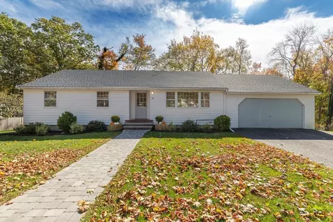 10 Pilgrim Rd, Hamilton, MA 01982
