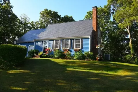 61 Arboretum Rd, Plymouth, MA 02360
