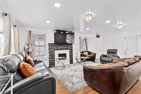 Living - 94 Main St, Acton, MA 01720 photo 1 of 2