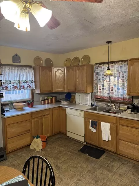 Kitchen - 123 Buckingham St, Springfield, MA 01109 photo 2 of 2