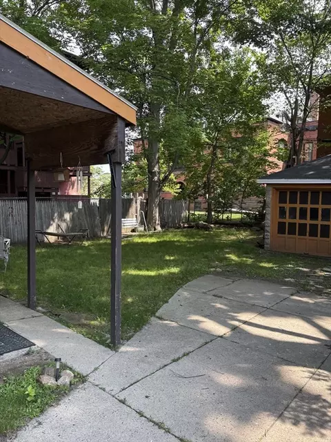 Exterior - 123 Buckingham St, Springfield, MA 01109 photo 6 of 7
