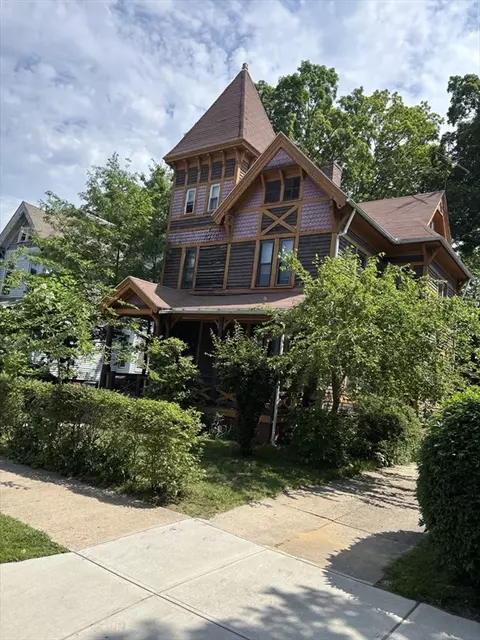 123 Buckingham St, Springfield, MA 01109
