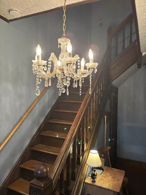 Entry Way - 123 Buckingham St, Springfield, MA 01109 photo 1 of 2