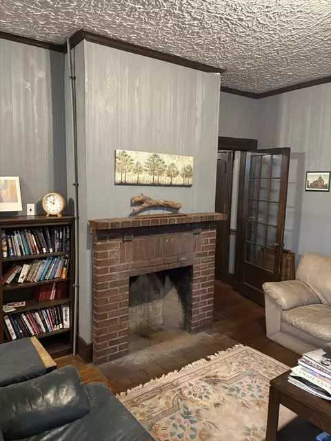 Living - 123 Buckingham St, Springfield, MA 01109 photo 2 of 2