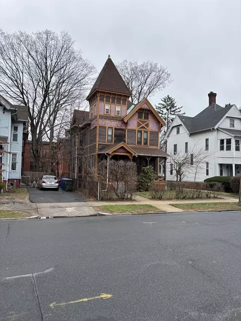 Exterior - 123 Buckingham St, Springfield, MA 01109 photo 7 of 7