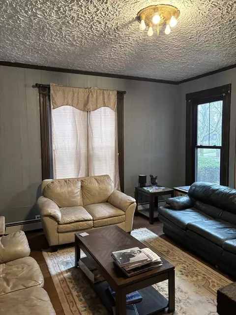 Living - 123 Buckingham St, Springfield, MA 01109 photo 1 of 2