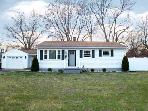 114 Newhouse St, Springfield, MA 01118
