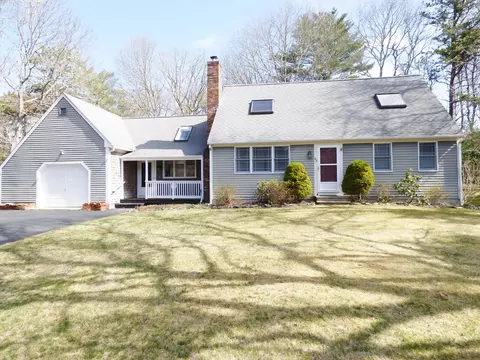 33 Lakeview Dr, Sandwich, MA 02563