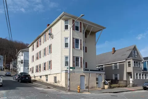 39 Wilson St, Worcester, MA 01604 photo 2