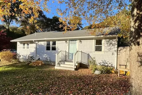 108 Lakeside Dr, Marstons Mills, MA 02648