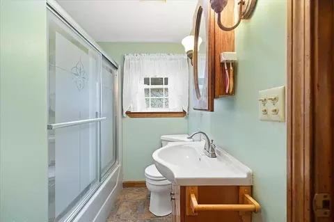 Bath - 23 Mumford Rd, Sutton, MA 01590 photo 1 of 1