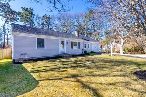 17 Swift Brook Rd, Yarmouth, MA 02664