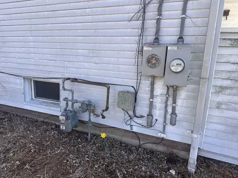 445 Chicopee St, Chicopee, MA 01013 photo 8