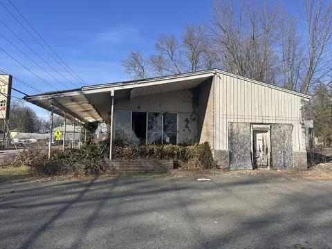 445 Chicopee St, Chicopee, MA 01013 photo 4