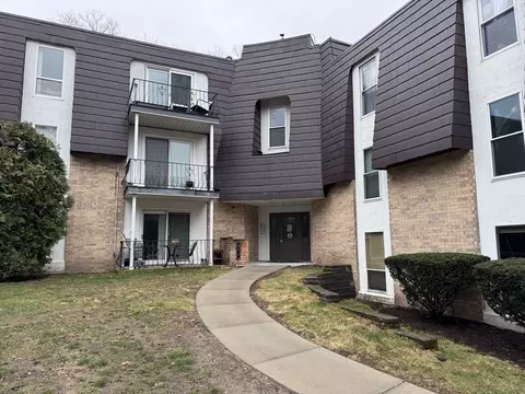 5 Shadowbrook Ln #32, Milford, MA 01757