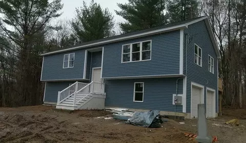 2 W Dudley Rd, Dudley, MA 01571