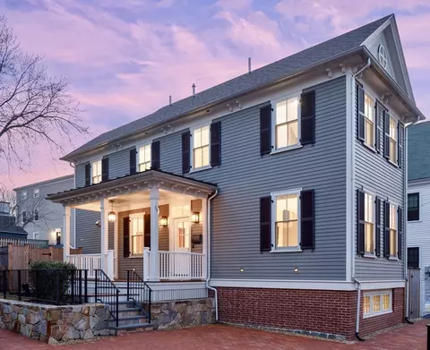 56 Middle St, Newburyport, MA 01950