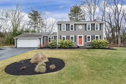 426 Coronation Dr, Franklin, MA 02038