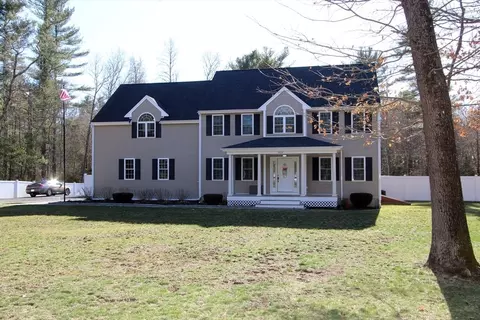 923 Walnut Plain Rd, Rochester, MA 02770