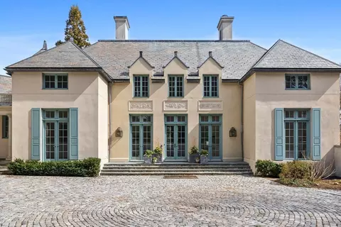 120 Cabot St, Chestnut Hill, MA 02467