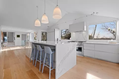 23 Pinecliff Dr, Marblehead, MA 01945 photo 4